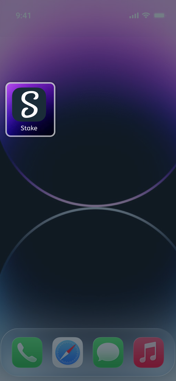 Abre la aplicación desde el menú de tu celular para entrar en Stake.